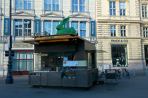 Würstelstand Bitzinger neben der Oper